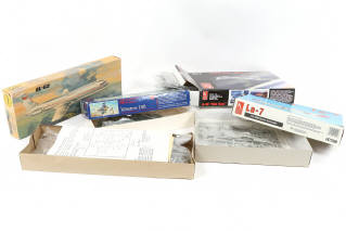 Lot 268 - DIVERS (9)