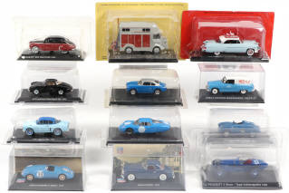 Lot 64 - DIVERS (12)