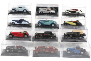 Lot 77 - DIVERS (12)