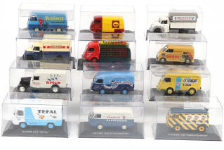 Lot 79 - DIVERS (12)