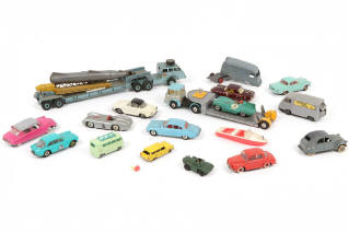 Lot 202 - DIVERS (18)