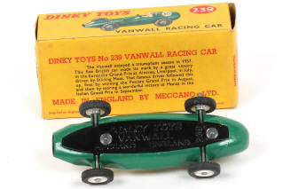 Lot 19 - DINKY TOYS (GB) (1)