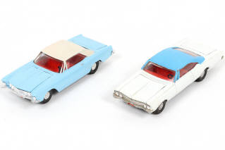 Lot 68 - DINKY TOYS (GB) (2)