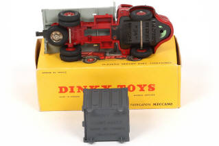 Lot 169 - DINKY TOYS (FRANCE) (1)