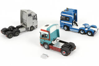 Lot 77 - DIVERS (3)
