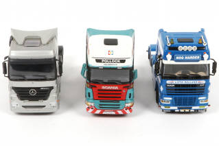 Lot 77 - DIVERS (3)