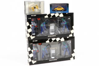 Lot 122 - DIVERS (7)