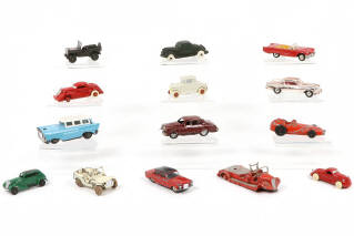 Lot 134 - DIVERS (14)