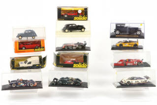 Lot 133 - DIVERS (13)