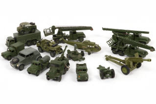 Lot 102 - DINKY TOYS (GB) (15)