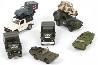 Lot 6 - DIVERS (8)
