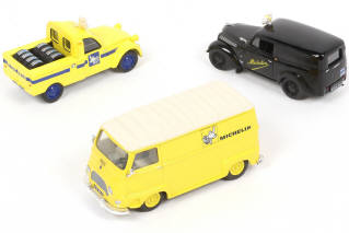Lot 11 - DIVERS (3)