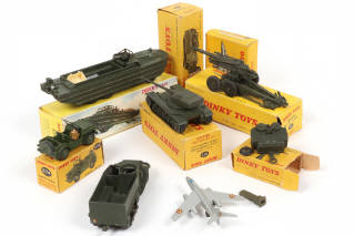 Lot 261 - DINKY TOYS (7)