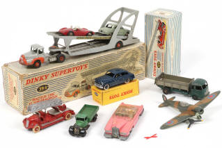Lot 264 - DINKY TOYS (9)