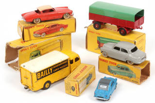 Lot 301 - DINKY TOYS (FRANCE) (5)