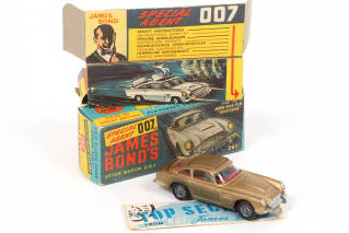Lot 102 - CORGI TOYS (GB) (1)