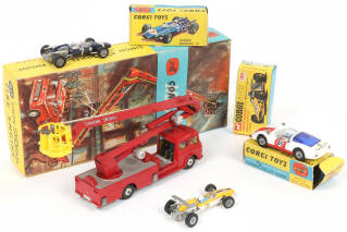Lot 124 - CORGI TOYS (GB) (4)