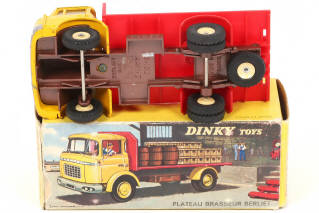 Lot 290 - DINKY TOYS (FRANCE) (1)