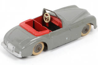 Lot 267 - DINKY TOYS (FRANCE) (1)