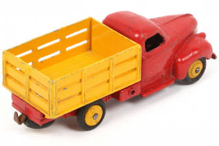 Lot 274 - DINKY TOYS (FRANCE) (1)