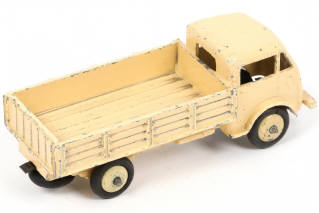 Lot 271 - DINKY TOYS (FRANCE) (1)