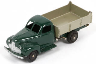 Lot 275 - DINKY TOYS (FRANCE) (1)