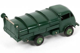 Lot 277 - DINKY TOYS (FRANCE) (1)