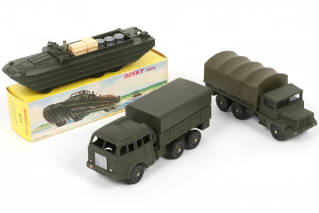 Lot 262 - DINKY TOYS (FRANCE) (3)