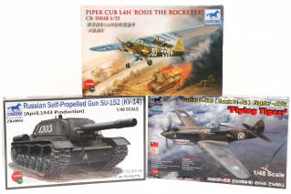 Lot 13 - BRONCO (CHINE) (3)