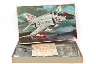 Lot 105 - DIVERS (5)