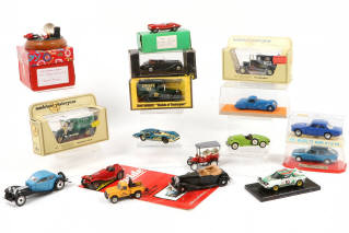 Lot 73 - DIVERS (17)
