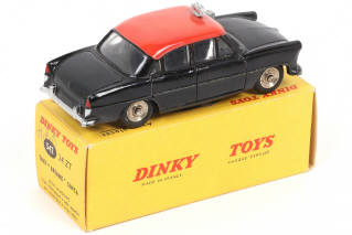 Lot 330 - DINKY TOYS (FRANCE) (1)