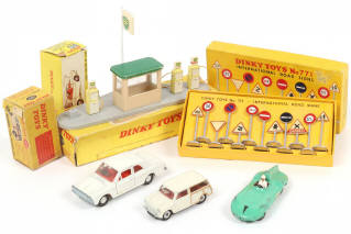 Lot 308 - DINKY TOYS (GB) (5)