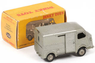 Lot 338 - DINKY TOYS (FRANCE) (1)