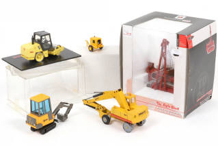 Lot 98 - DIVERS (5)