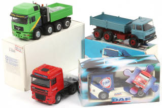 Lot 85 - DIVERS (4)