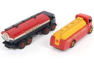 Lot 304 - DINKY TOYS (GB) (2)