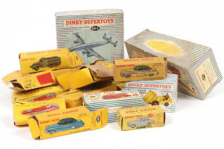 Lot 353 - DINKY TOYS (FRANCE) (16)