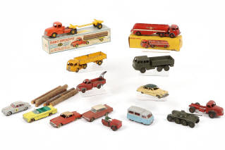 Lot 230 - DINKY TOYS (14)