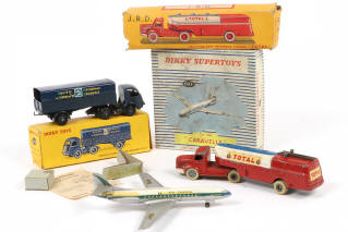 Lot 297 - DINKY TOYS (FRANCE) (3)