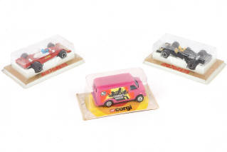 Lot 70 - DIVERS (9)