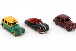Lot 381 - DINKY TOYS (GB) (3)