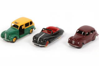 Lot 381 - DINKY TOYS (GB) (3)