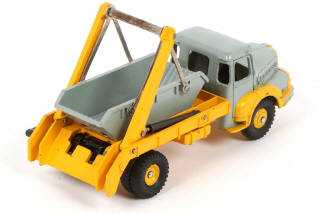 Lot 411 - DINKY TOYS (FRANCE) (1)
