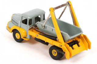 Lot 411 - DINKY TOYS (FRANCE) (1)