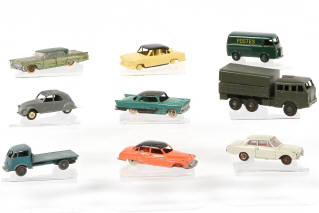 Lot 330 - DINKY TOYS (FRANCE) (9)