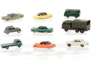 Lot 330 - DINKY TOYS (FRANCE) (9)