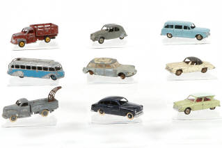 Lot 323 - DINKY TOYS (FRANCE) (9)