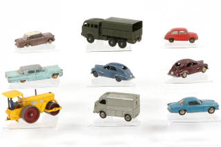 Lot 326 - DINKY TOYS (FRANCE) (9)