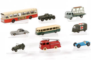 Lot 329 - DINKY TOYS (FRANCE) (9)
